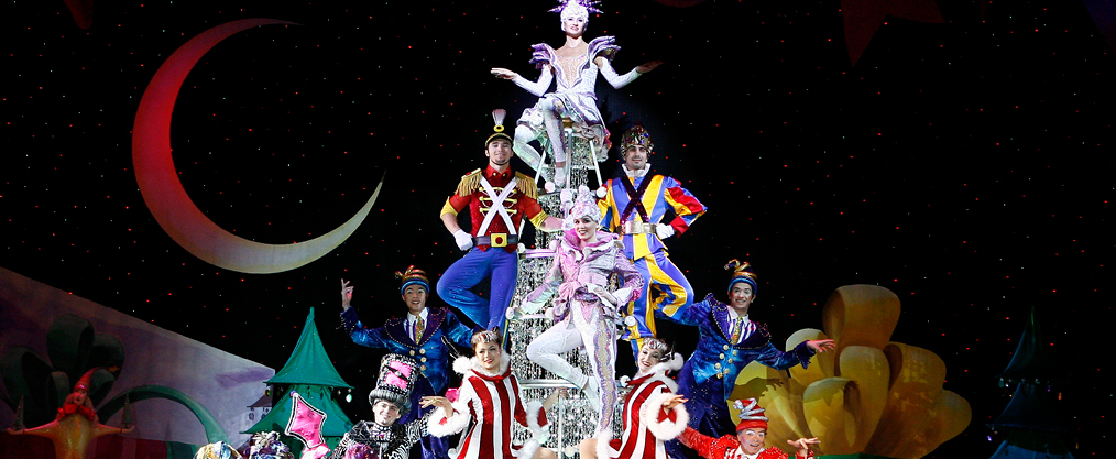 Cirque Dreams Holidaze characters around a giant Christmas tree